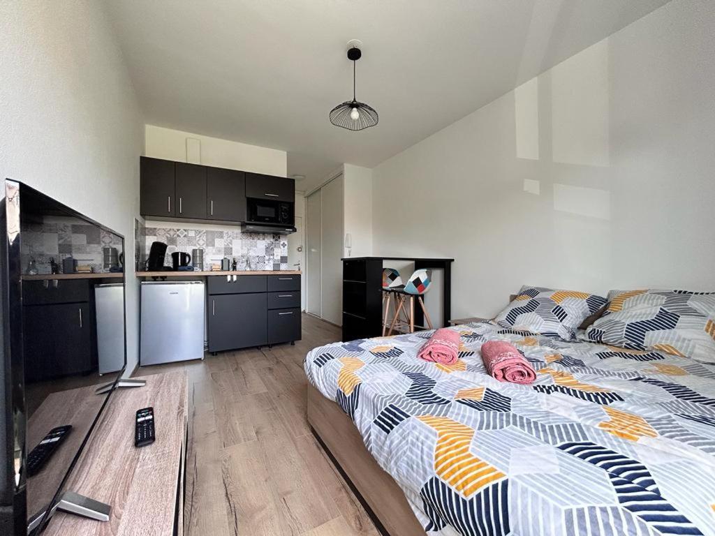 Studio Confortable Et Lumineux Proche Des Hopitaux - Hotel De Ville Beaumont Beaumont  Zewnętrze zdjęcie